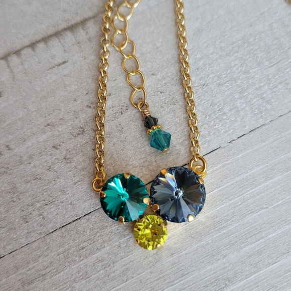 Austrian and Preciosa Crystal Necklace in Yellow Gold - Picture 4 of 9
